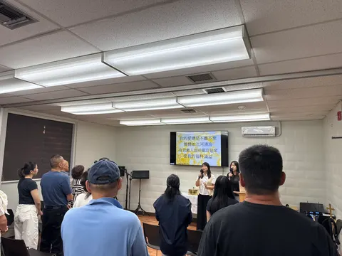 弟兄姊妹同心合意，恒切祷告