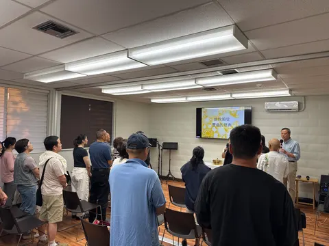 主在我们中间，赐下平安喜乐